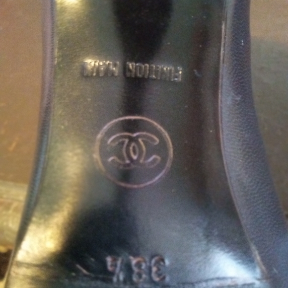 CHANEL BLACK LEATHER PUMPS SIZE-8.5 - Picture 8 of 8